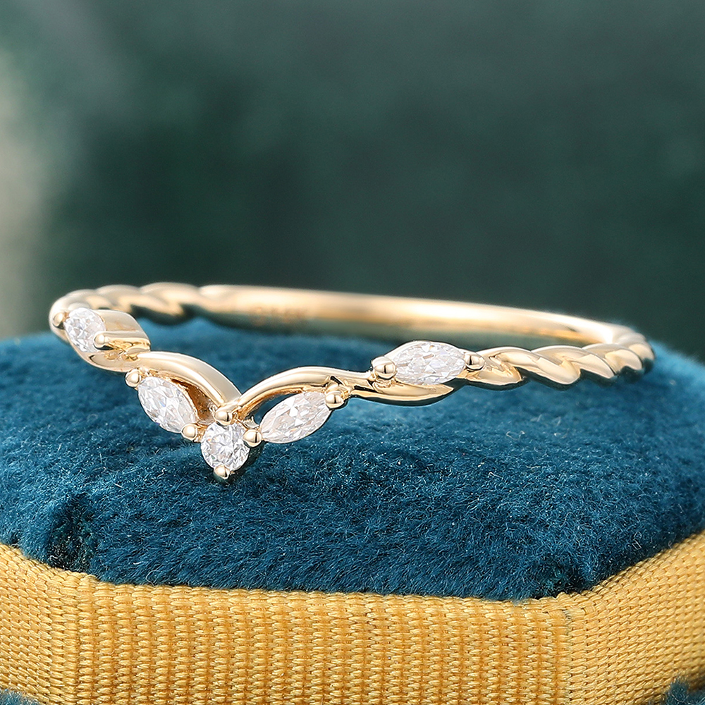 Juyoyo Moissanite Curved Wedding Band 14K Yellow Gold Twisted Band Promise Anniversary Gift