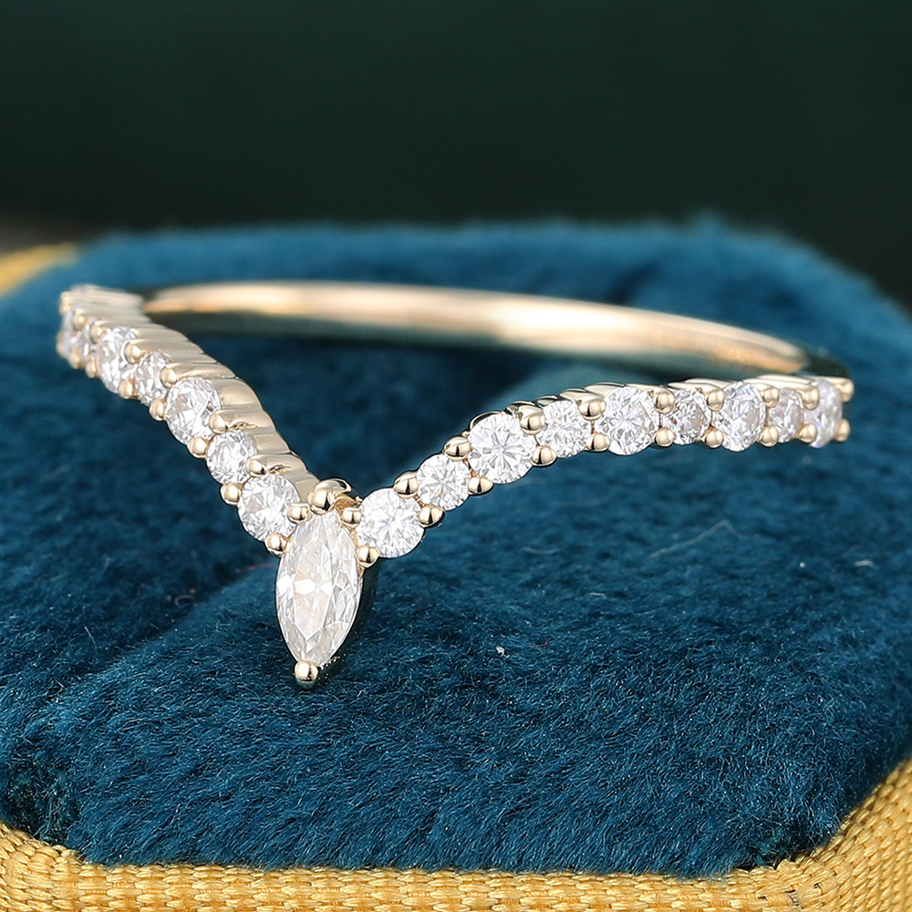 Juyoyo Moissanite Curved Wedding Band Yellow Gold Stacking Wedding Anniversary Promise Ring