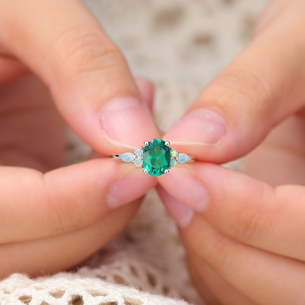 Juyoyo Oval Cut Emerald White Gold Engagement Ring 