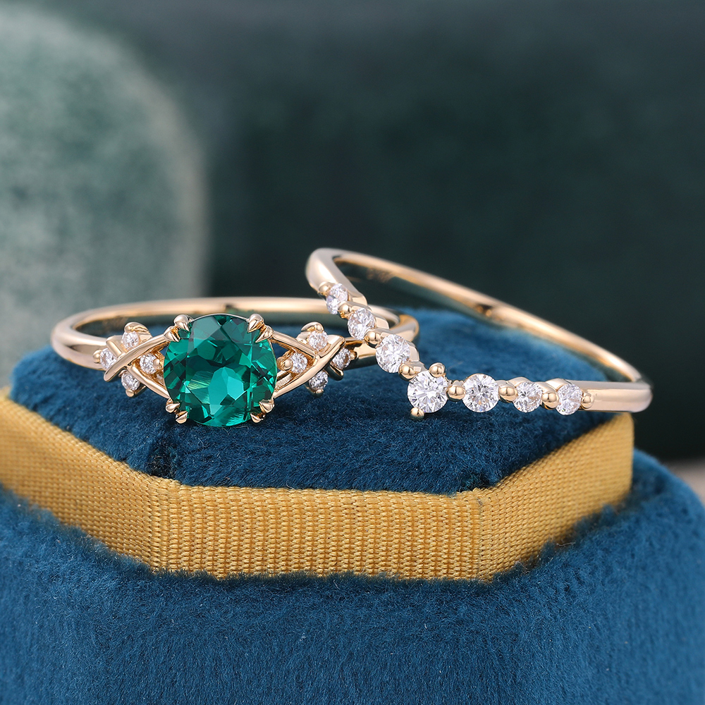 Round Cut Emerald Bridal Ring Set in 14K Yellow Gold