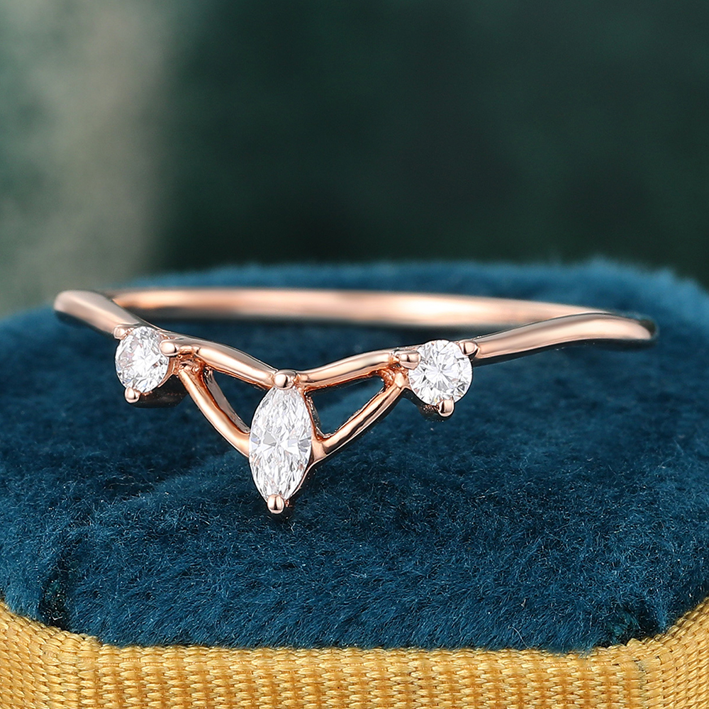Juyoyo Three Stone Moissanite Curved Wedding Band Rose Gold Stacking Ring for Women