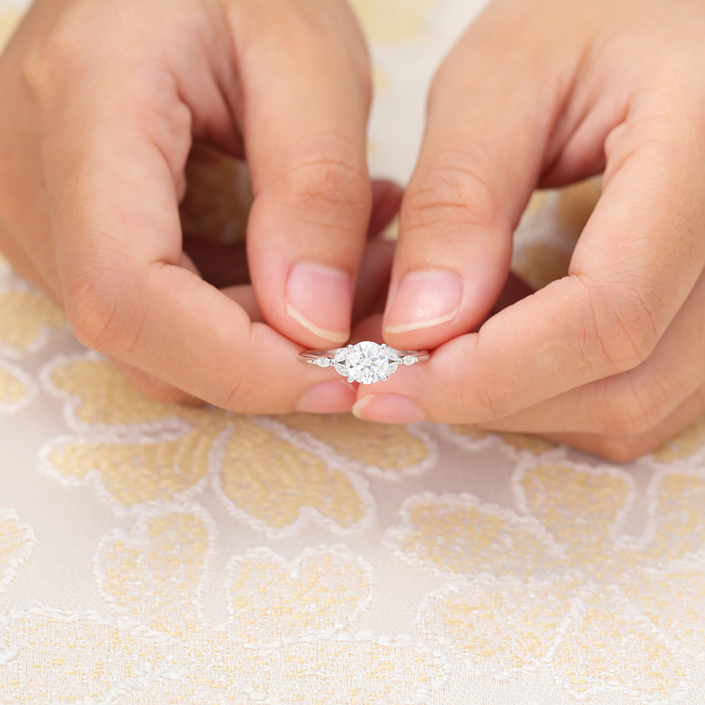 Juyoyo 1CT Round Cut Moissanite Engagement Ring Cluster Bridal Ring