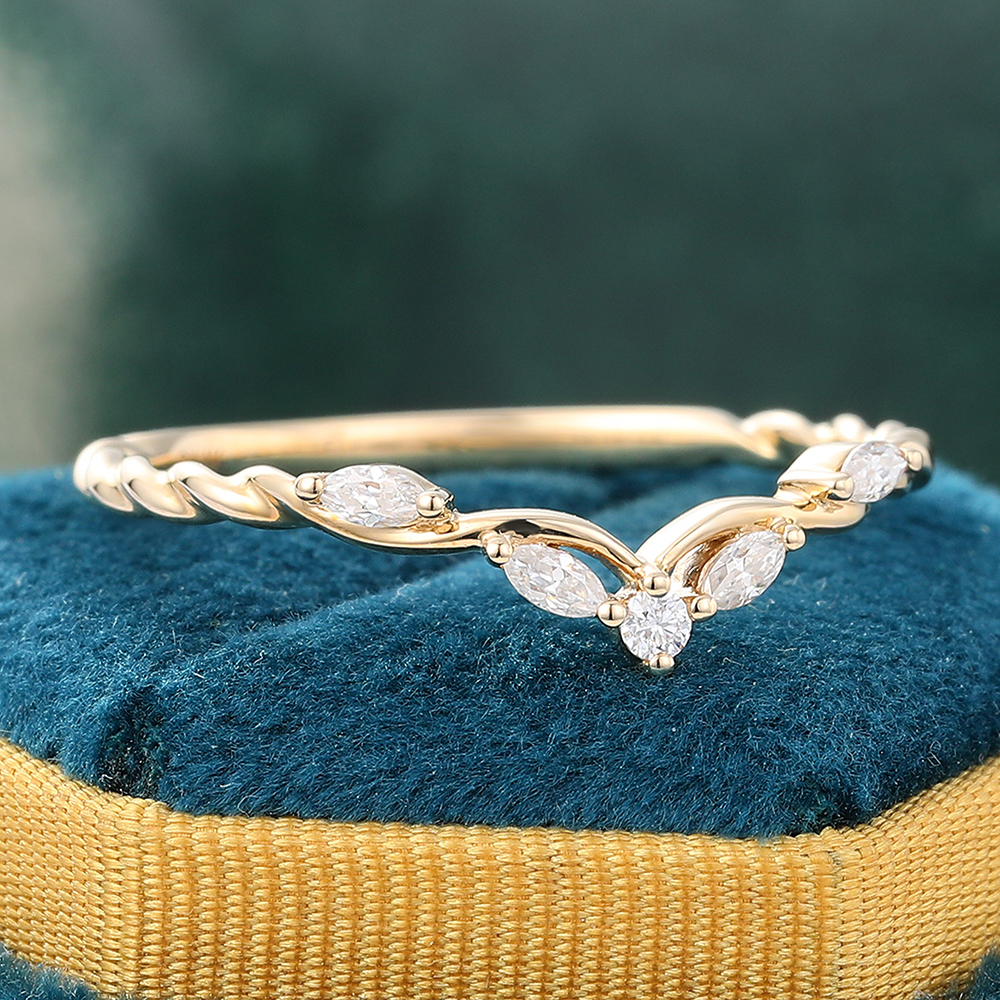 Juyoyo Moissanite Curved Wedding Band 14K Yellow Gold Twisted Band Promise Anniversary Gift