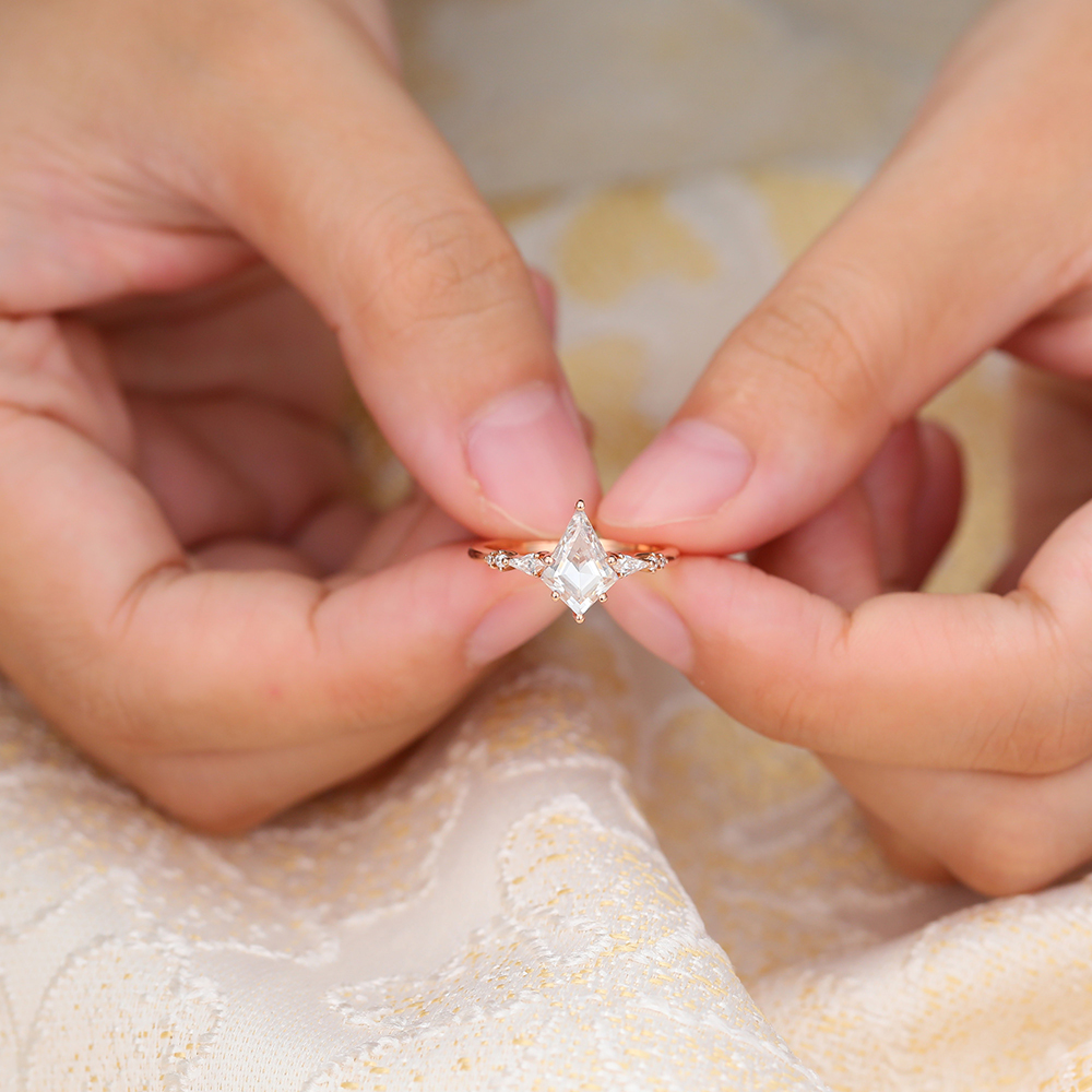 Juyoyo Kite Cut Moissanite Engagement Ring 6 Prongs Vintage Bridal Promise Ring for Women