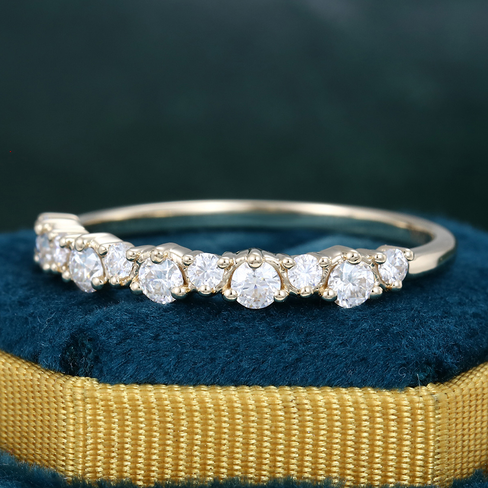 Juyoyo Round Moissanite Wedding Band Vintage Yellow Gold Anniversary Stacking Ring for Women