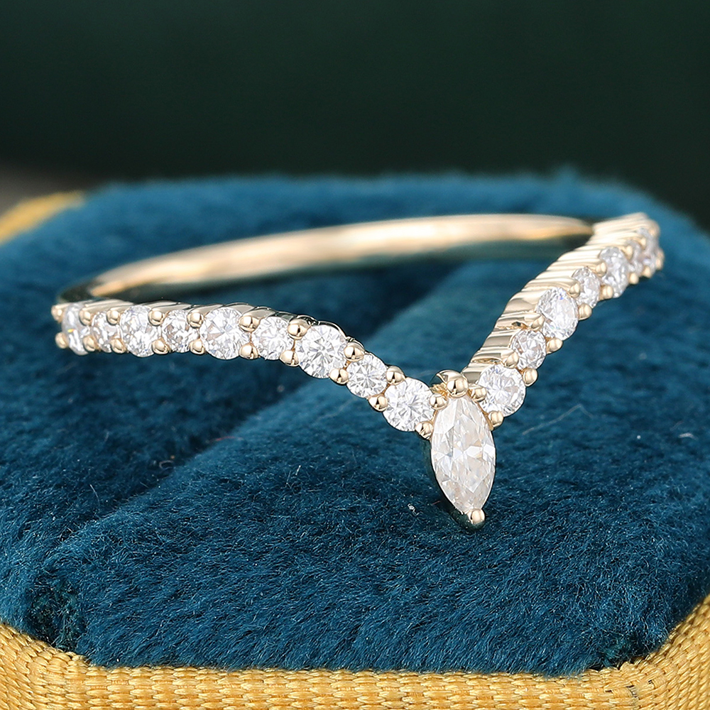 Juyoyo Moissanite Curved Wedding Band Yellow Gold Stacking Wedding Anniversary Promise Ring