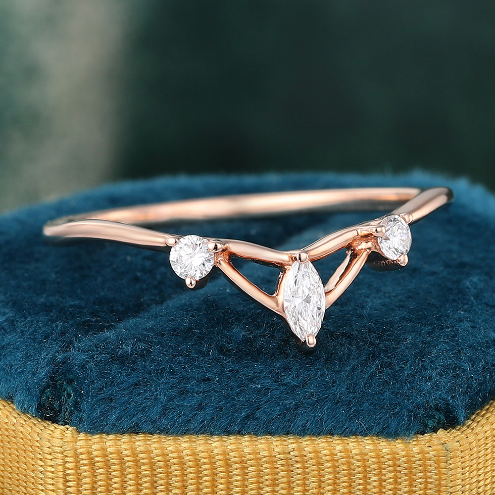 Juyoyo Three Stone Moissanite Curved Wedding Band Rose Gold Stacking Ring for Women