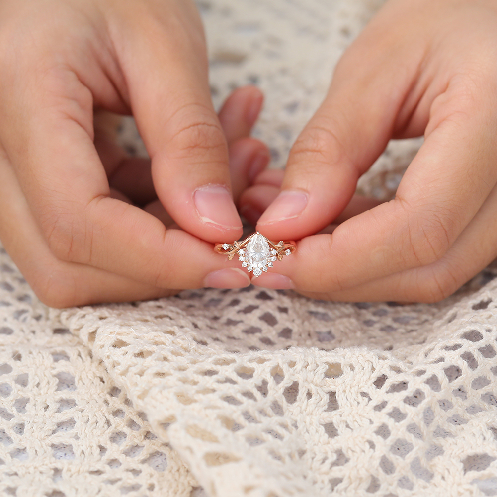 Juyoyo Pear Shaped Moissanite Engagement Ring Half Halo Diamond Ring for Women