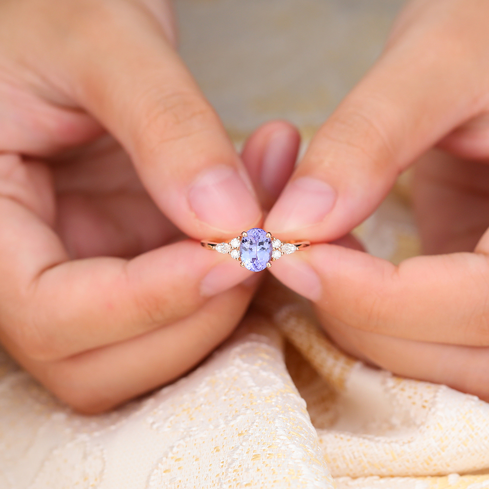 Juyoyo Oval Cut Tanzanite Engagement Ring Diamond Cluster December Birthstone Ring Rose Gold