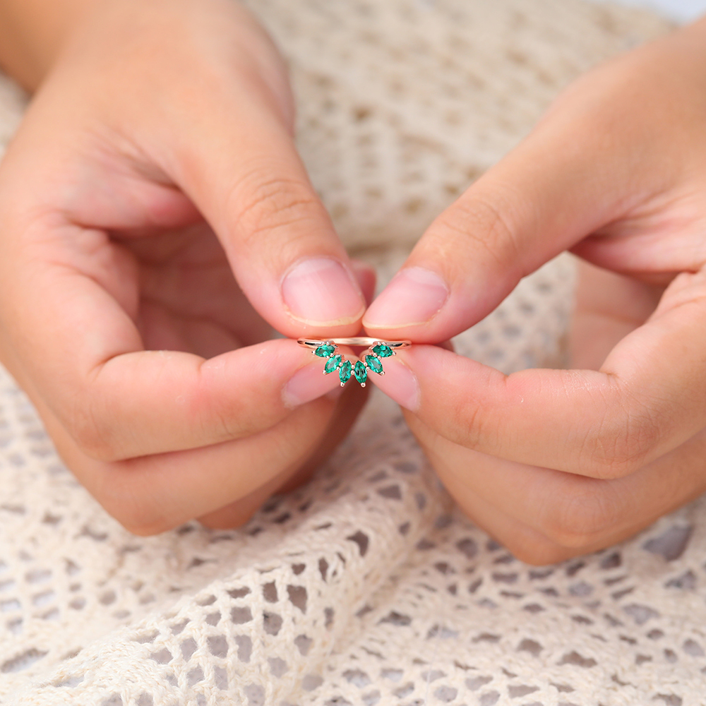 Juyoyo Marquise-Cut Emerald Curved Wedding Band Vintage Rose Gold Stacking Ring for Women