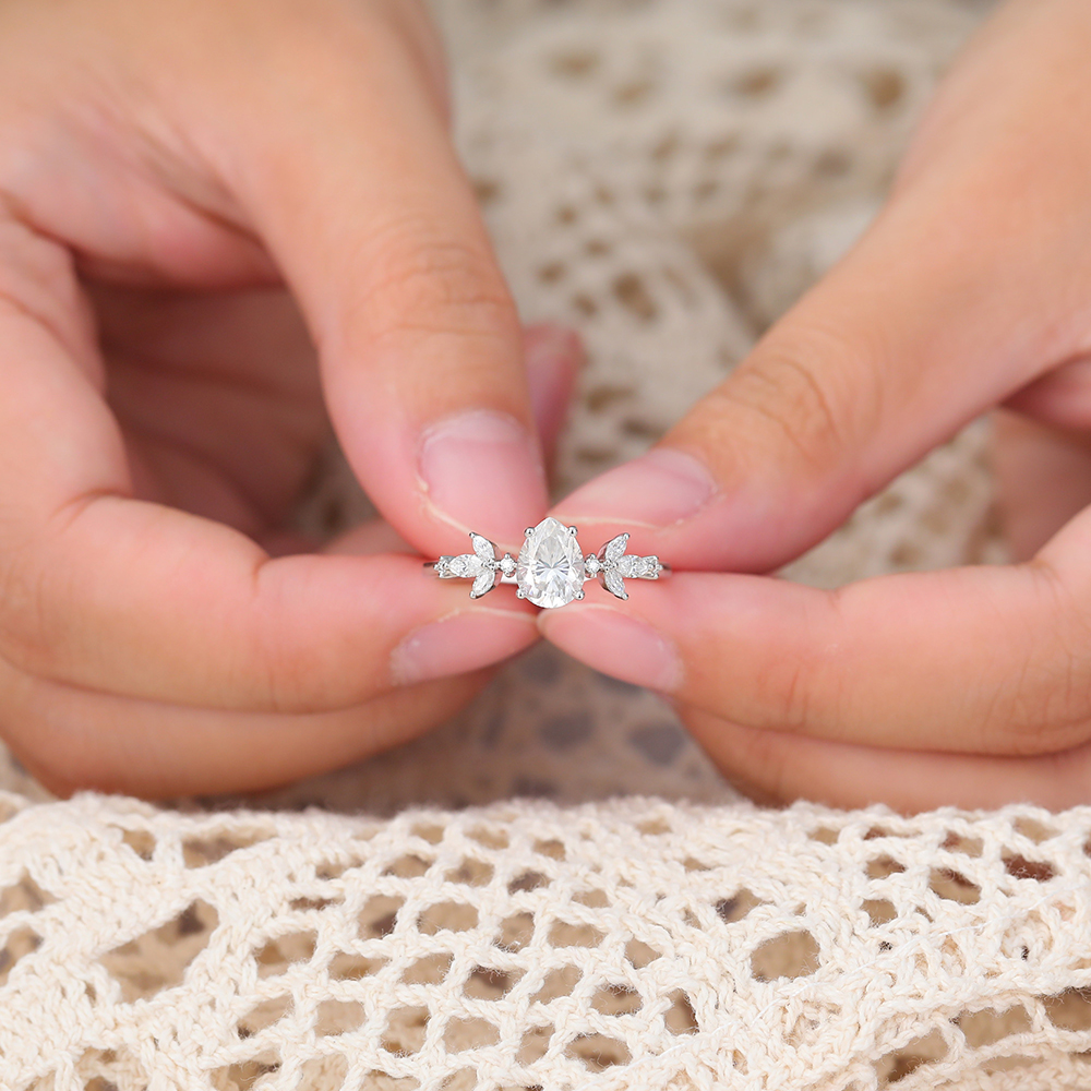 Juyoyo Pear Shaped Moissanite Rose Gold Engagement Ring