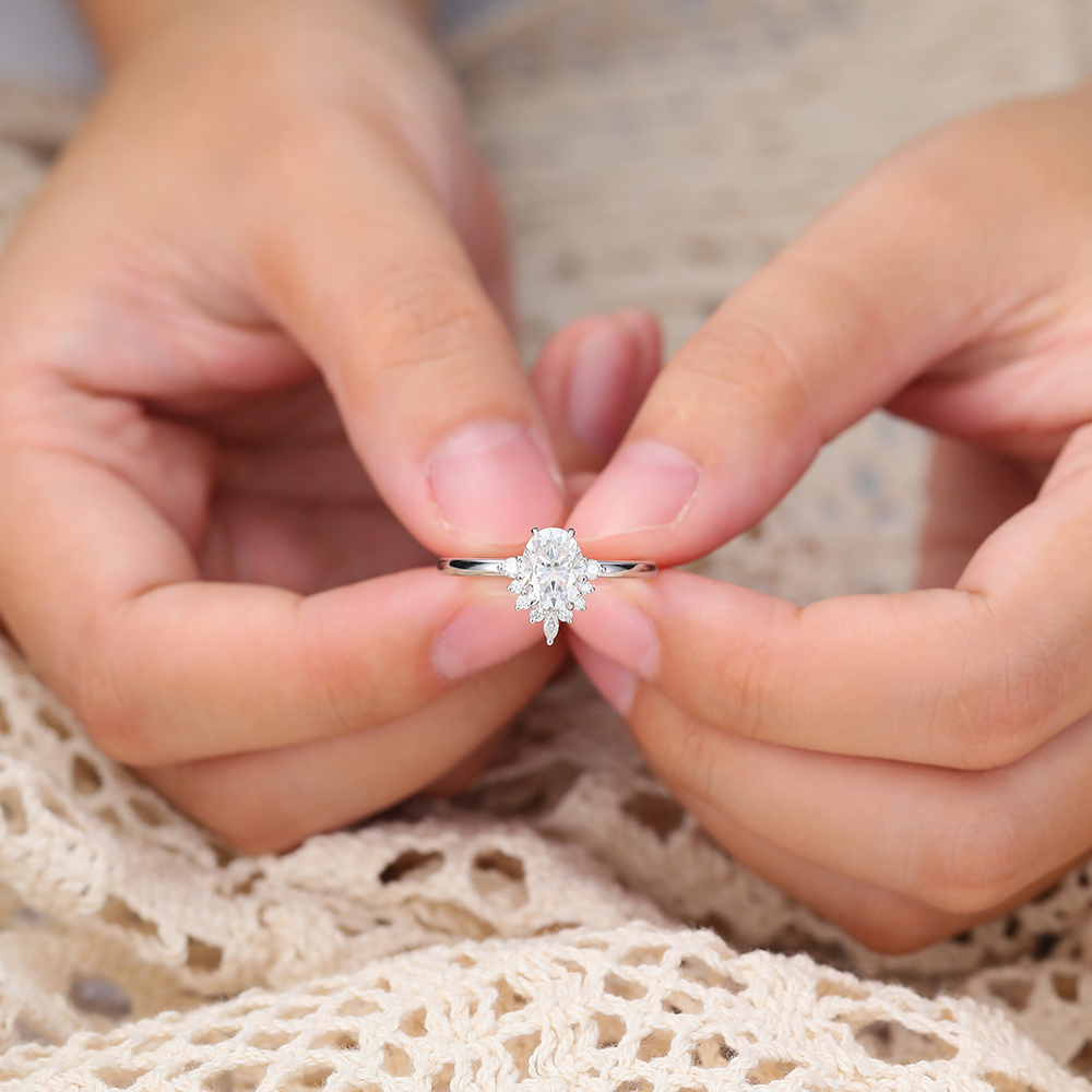 Juyoyo Oval Moissanite White Gold Cluster Engagement Ring