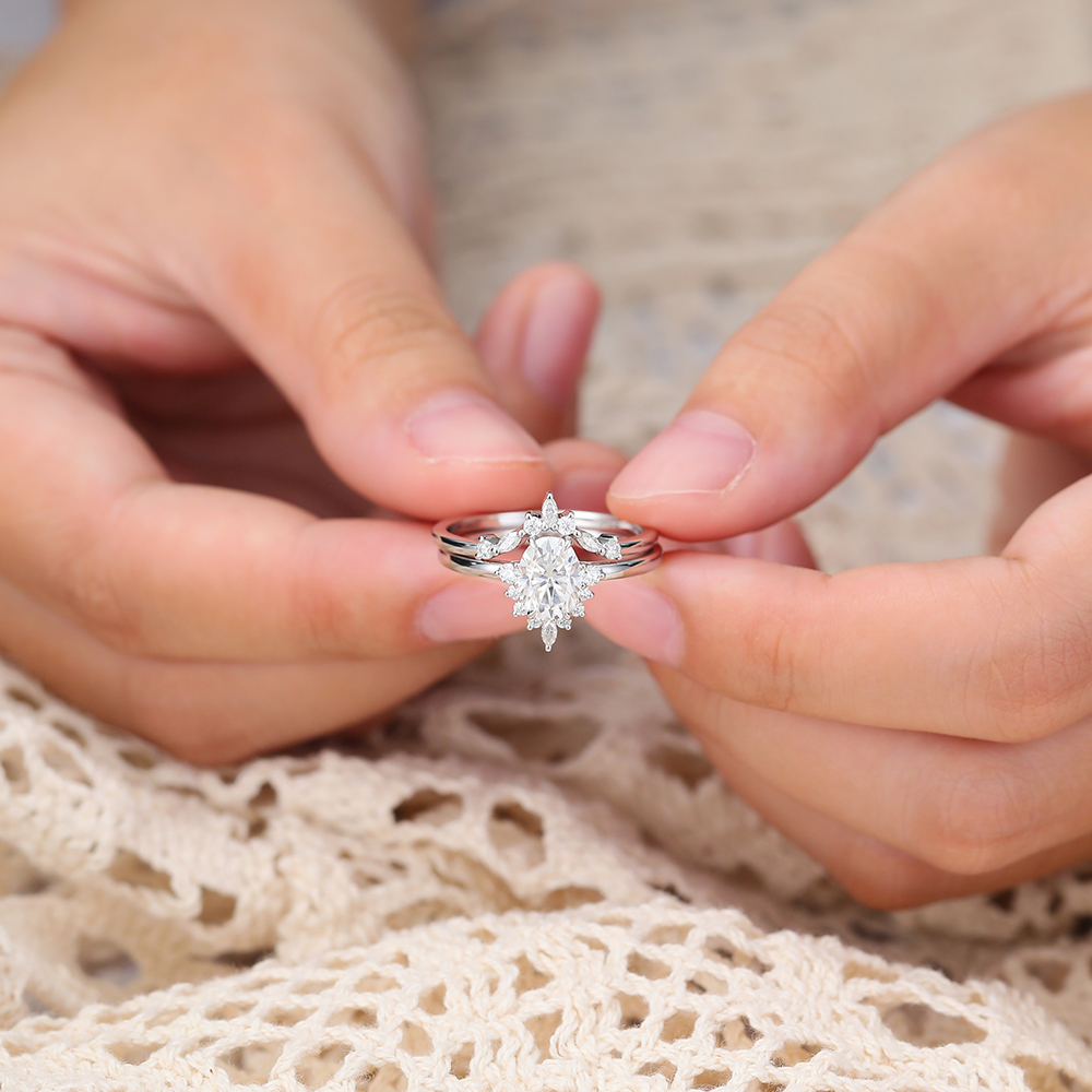 Juyoyo 2 Piece Oval Cut White gold Moissanite Engagement Ring Set