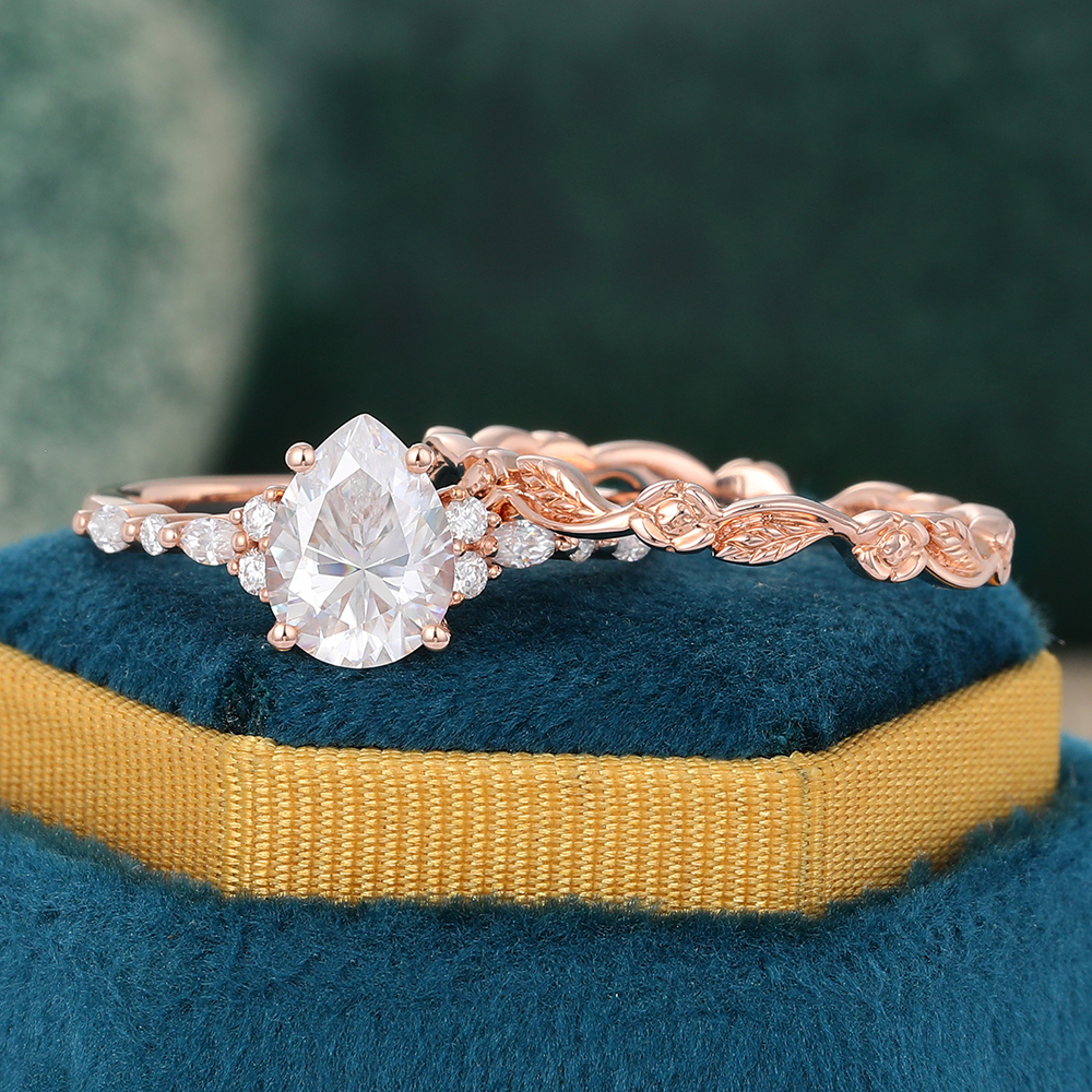 Juyoyo Vintage Pear Shaped Moissanite Bridal Ring Set Floral Diamond Wedding Ring Set - 2pcs