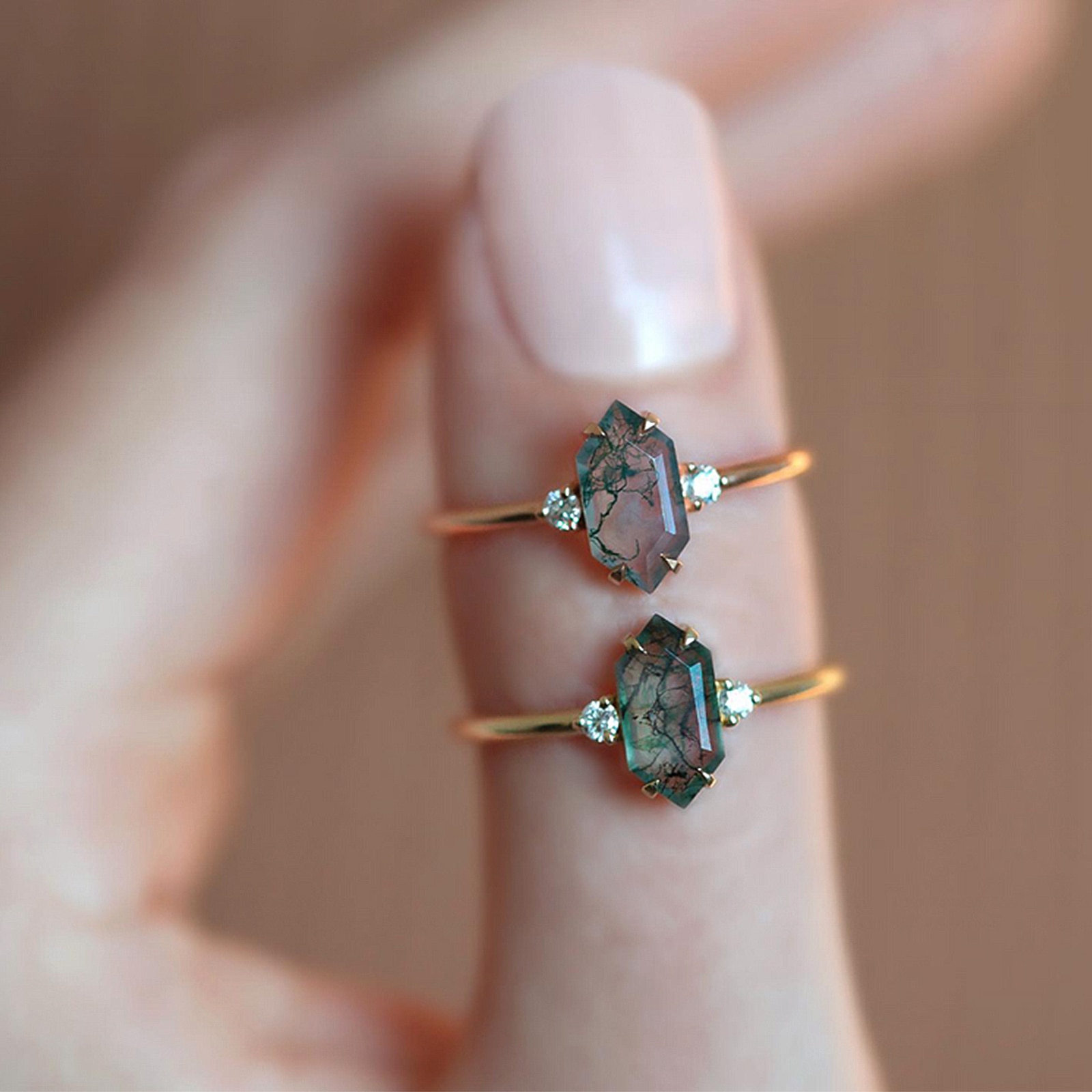Which Finger Is Right For Your Moss Agate Ring?