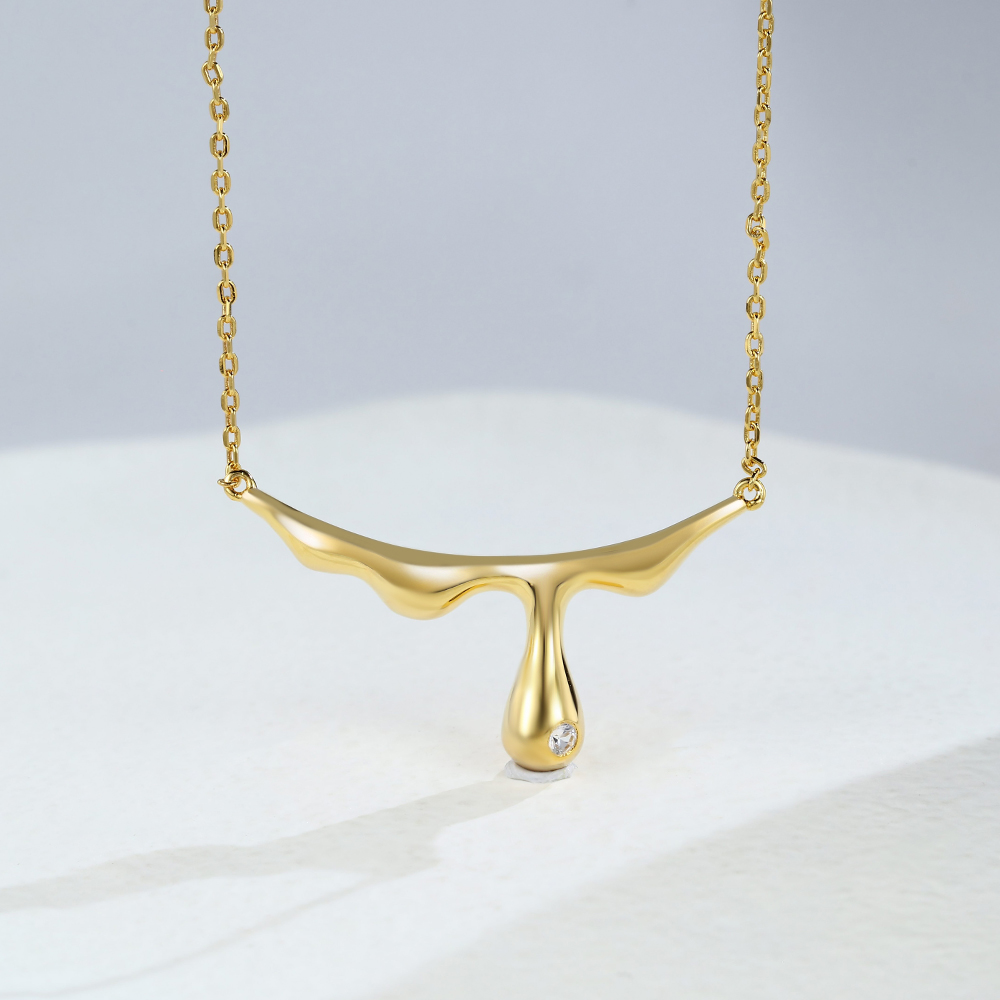 gold pendant necklace