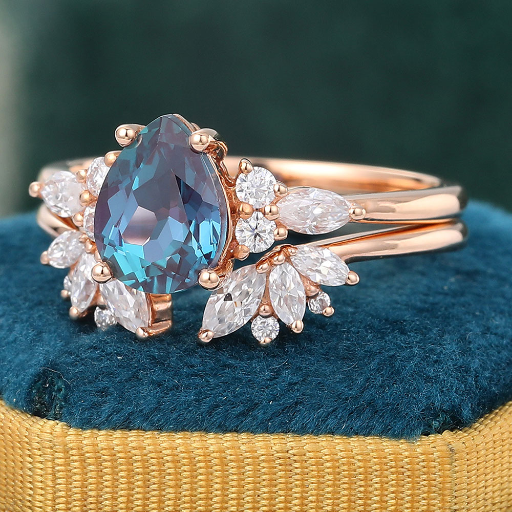 Juyoyo 2pcs Oval Cut Alexandrite Wedding Ring Set Vintage Rose Gold Engagement Ring Set