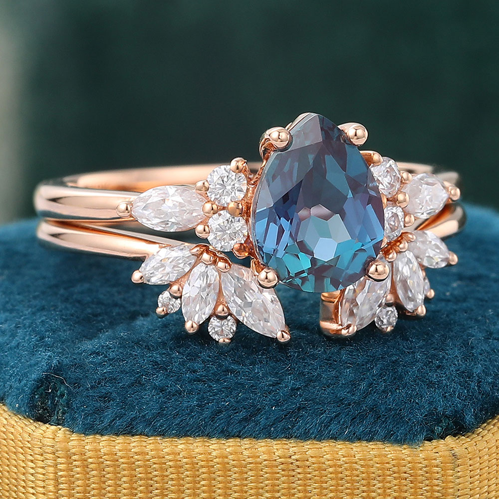 Juyoyo 2pcs Oval Cut Alexandrite Wedding Ring Set Vintage Rose Gold Engagement Ring Set