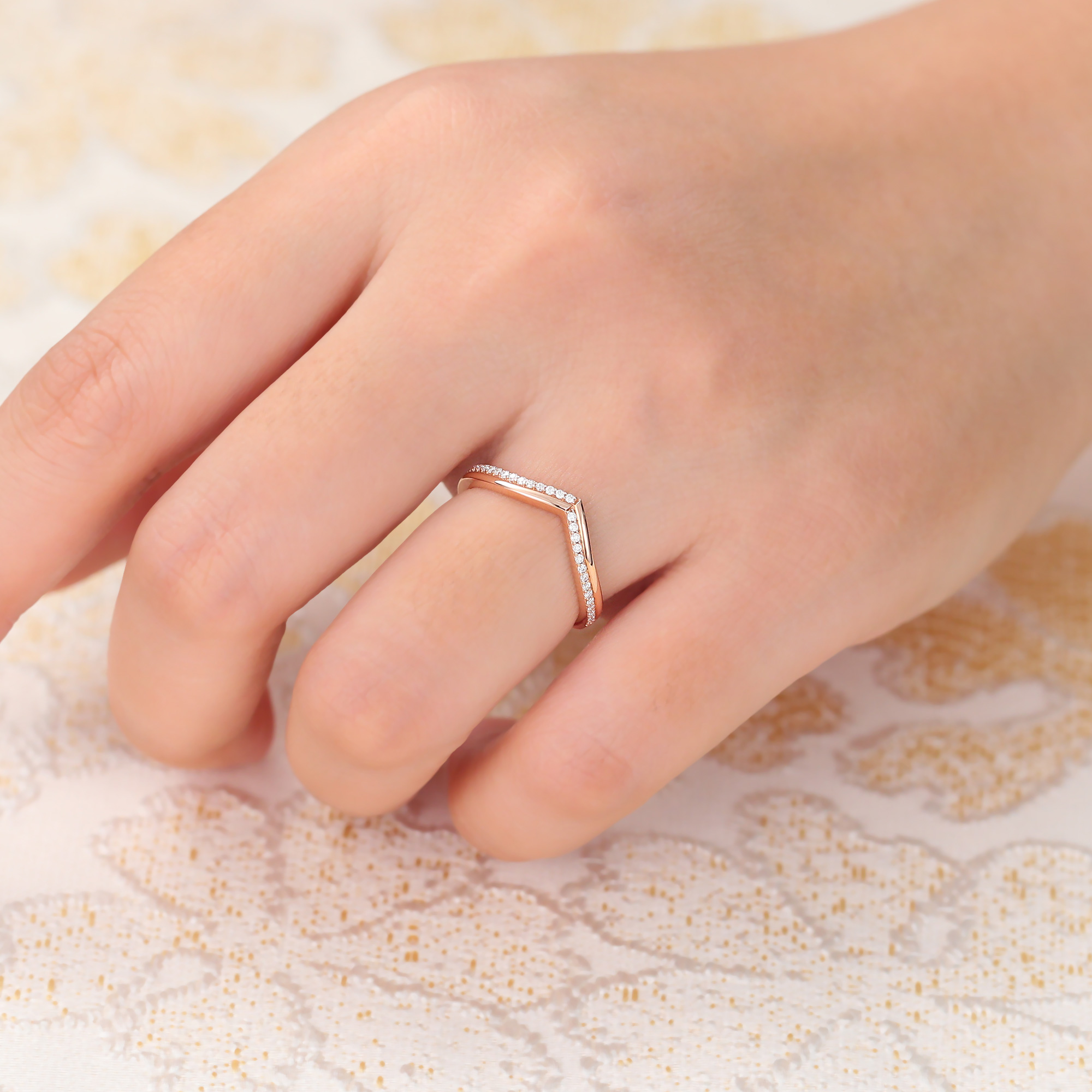 Juyoyo V-Shaped Pavé Moissanite Wedding Band Curved Wedding Ring 14K Rose Gold