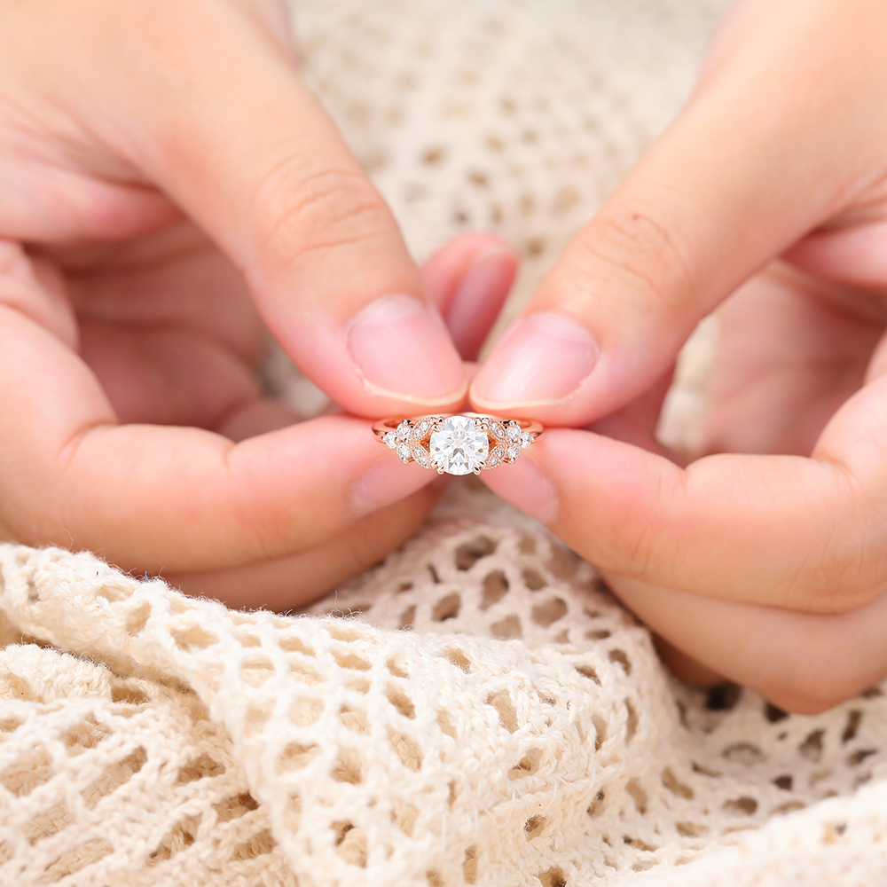 Juyoyo Round Cut Moissanite Engagement Ring Diamond Cluster Milgrain Bridal Ring