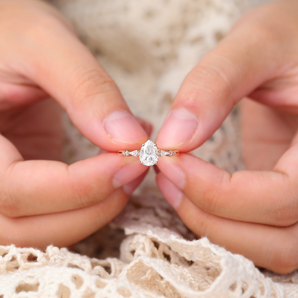 Juyoyo Pear Shaped Moissanite Engagement Ring Rose Gold Anniversary Promise Ring Gift