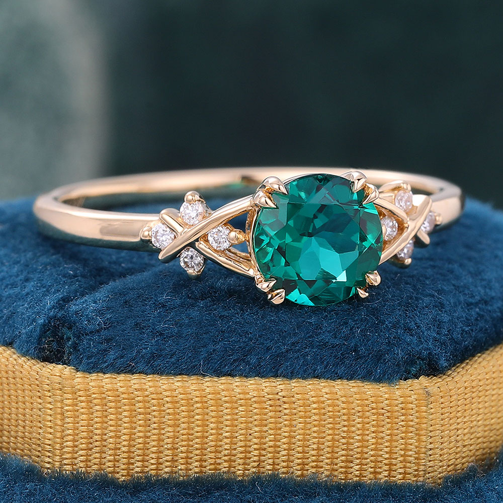 Round Cut Vintage Emerald Engagement Ring