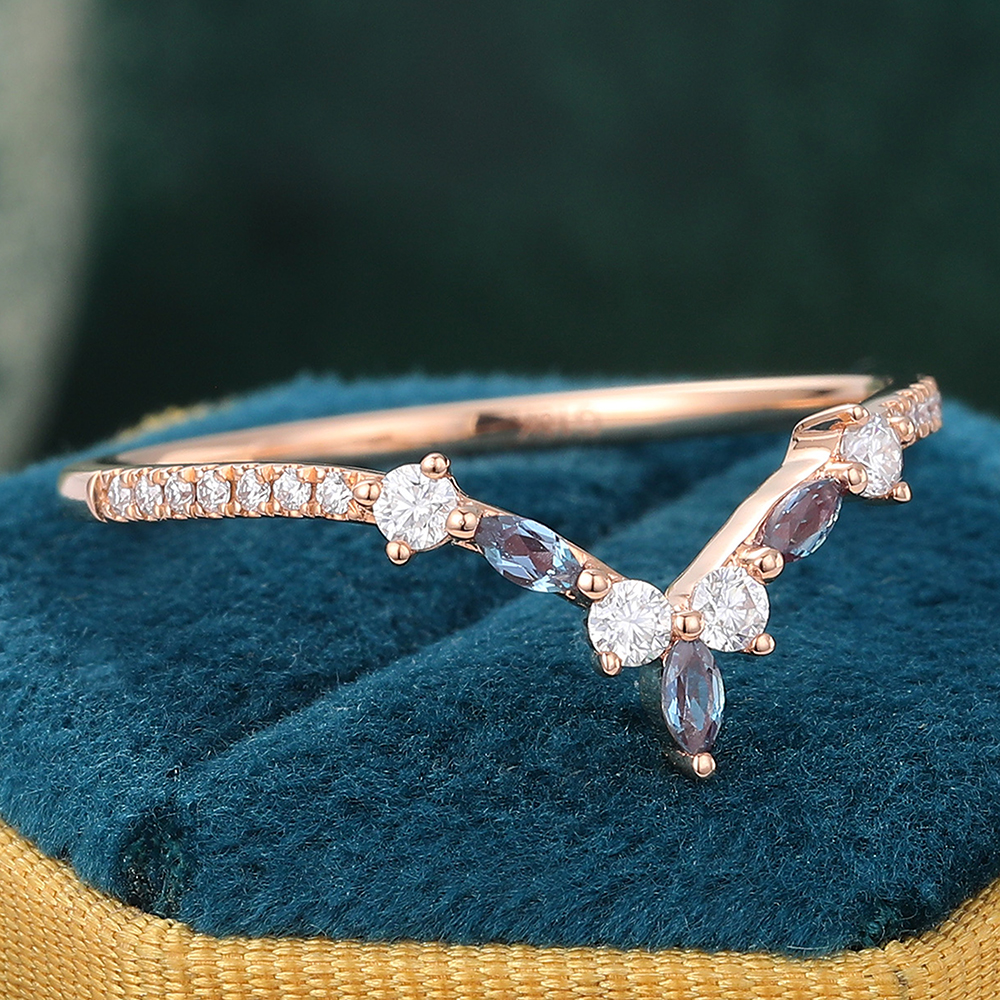 Juyoyo Curved Alexandrite and Diamond Wedding Bnad for Women