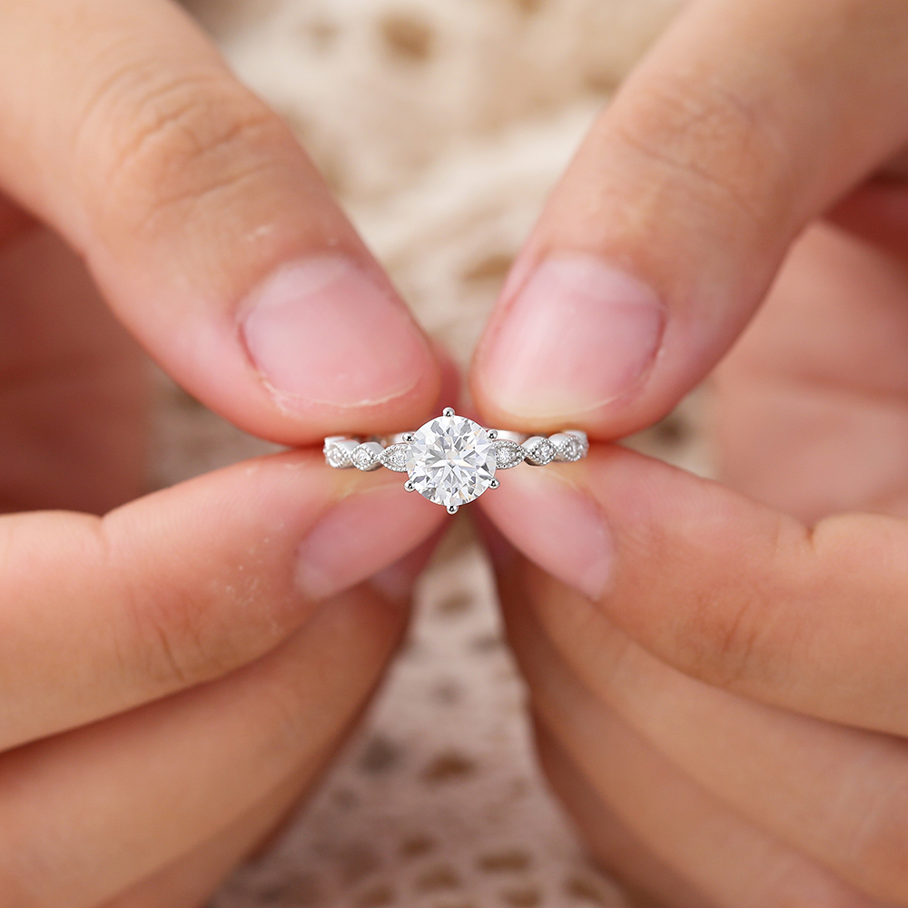 Juyoyo Unique Moissanite White Gold Designer Engagement Ring