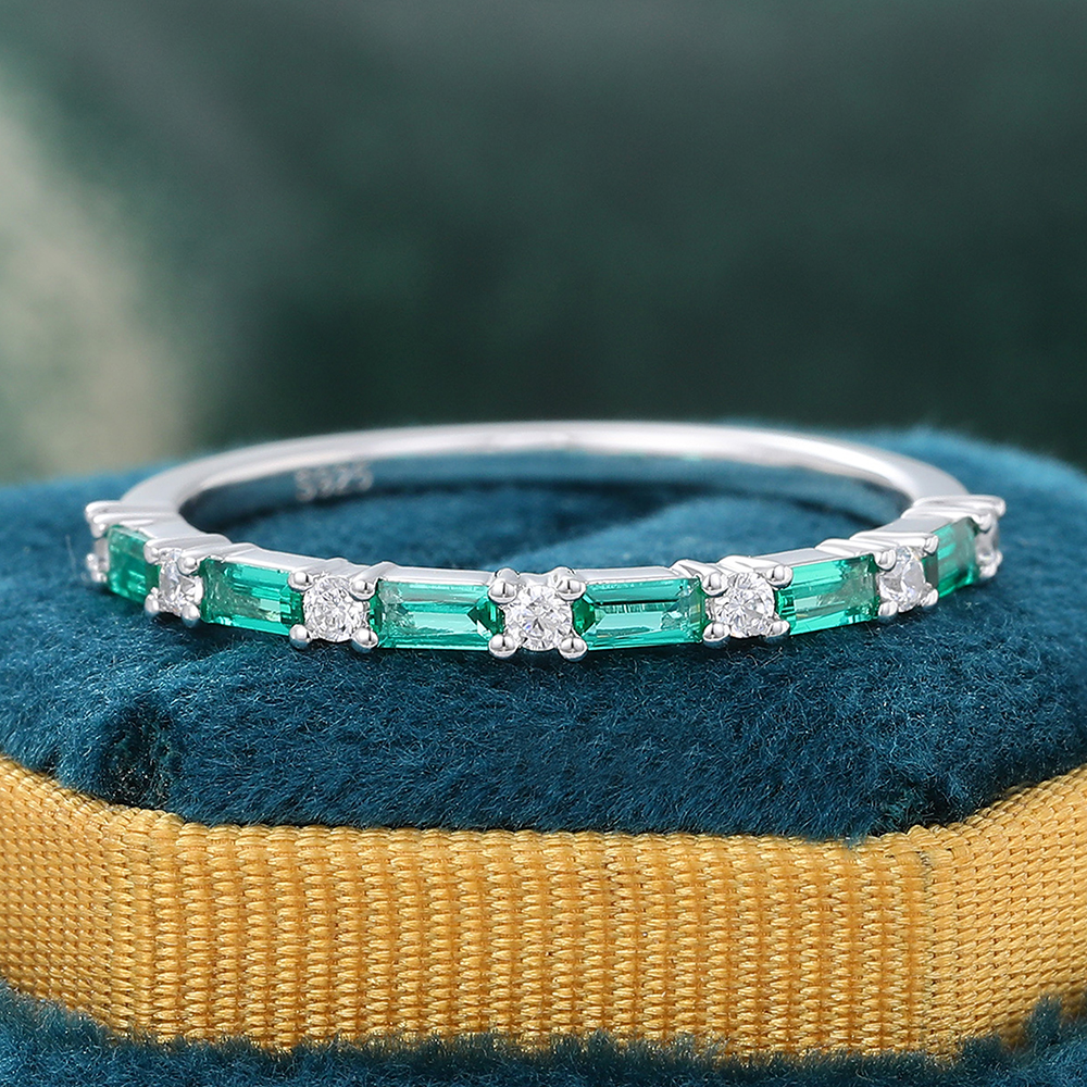 Juyoyo Baguette Lab Emerald and Round Diamond Alternating Wedding Band