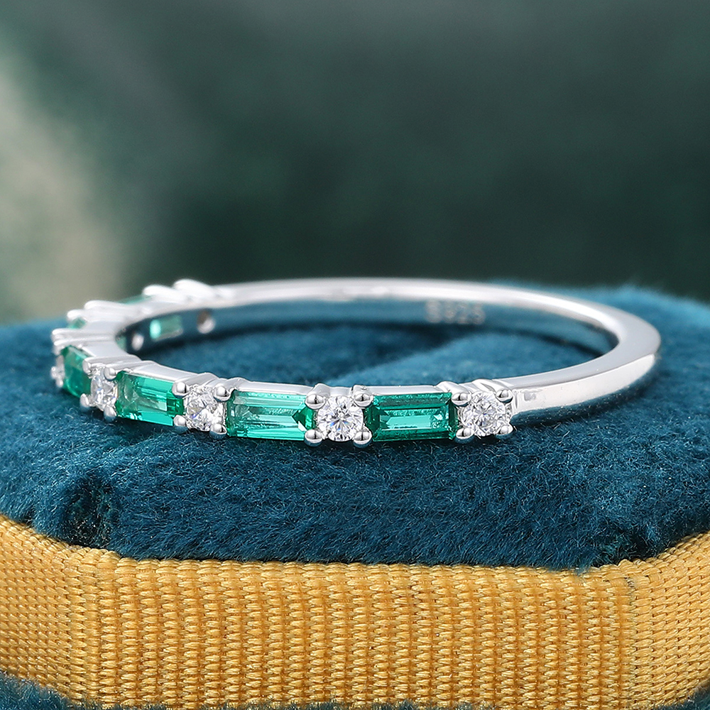 Juyoyo Baguette Lab Emerald and Round Diamond Alternating Wedding Band