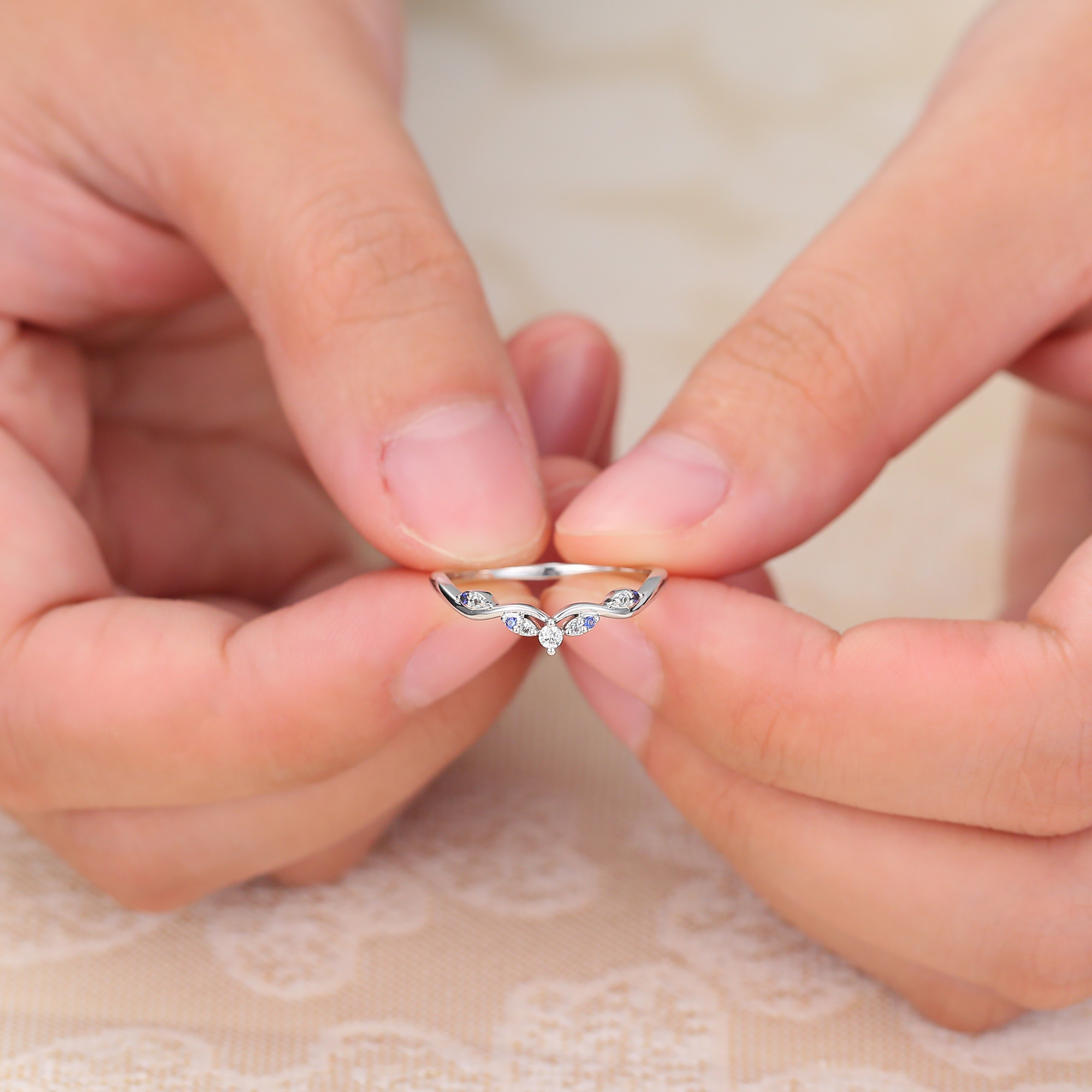 Juyoyo Unique Round Lab Sapphire & Moissanite & Aquamarine Curved Wedding Band