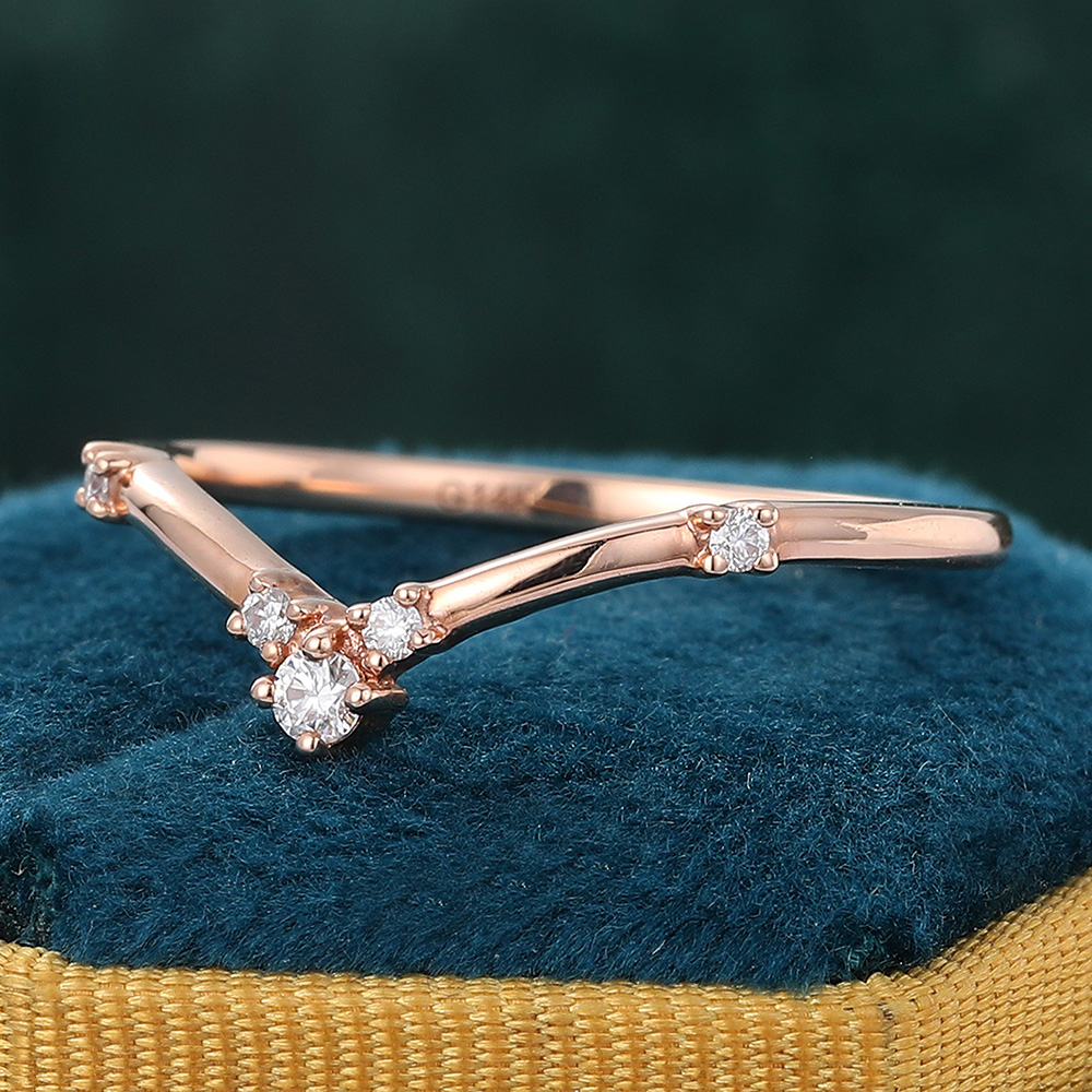 Juyoyo Round Moissanite Curved Wedding Band Diamond Rose Gold Stackable Ring