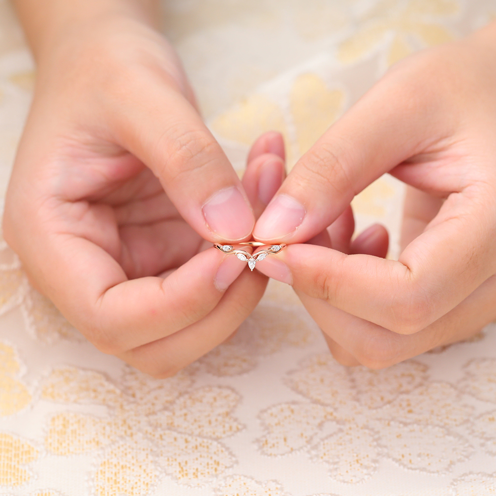 Juyoyo Pear Shaped Moissanite Curved Wedding Band Vintage Gold Stacking Ring for Women