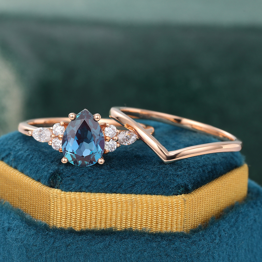 Juyoyo Pear Shaped Alexandrite Engagement Ring Set with Solid Rose Gold Curved Wedding Band