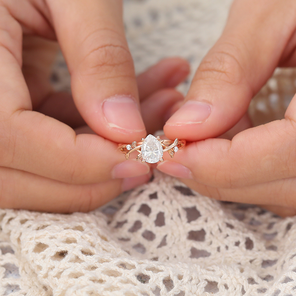 Juyoyo Pear Shaped Moissanite Three Stone Engagement Ring Vine Leaf Rose Gold Nature Inspired Ring