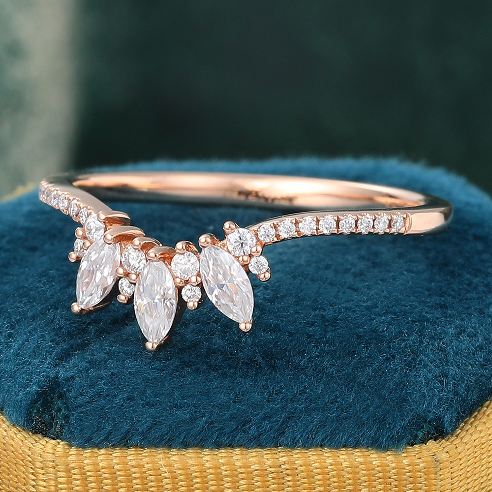 Juyoyo Moissanite Curved Wedding Band Vintage Rose Gold Pave Diamond Stacking Ring for Women