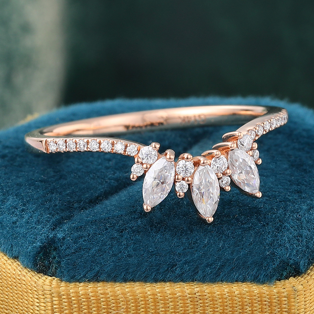 Juyoyo Moissanite Curved Wedding Band Vintage Rose Gold Pave Diamond Stacking Ring for Women