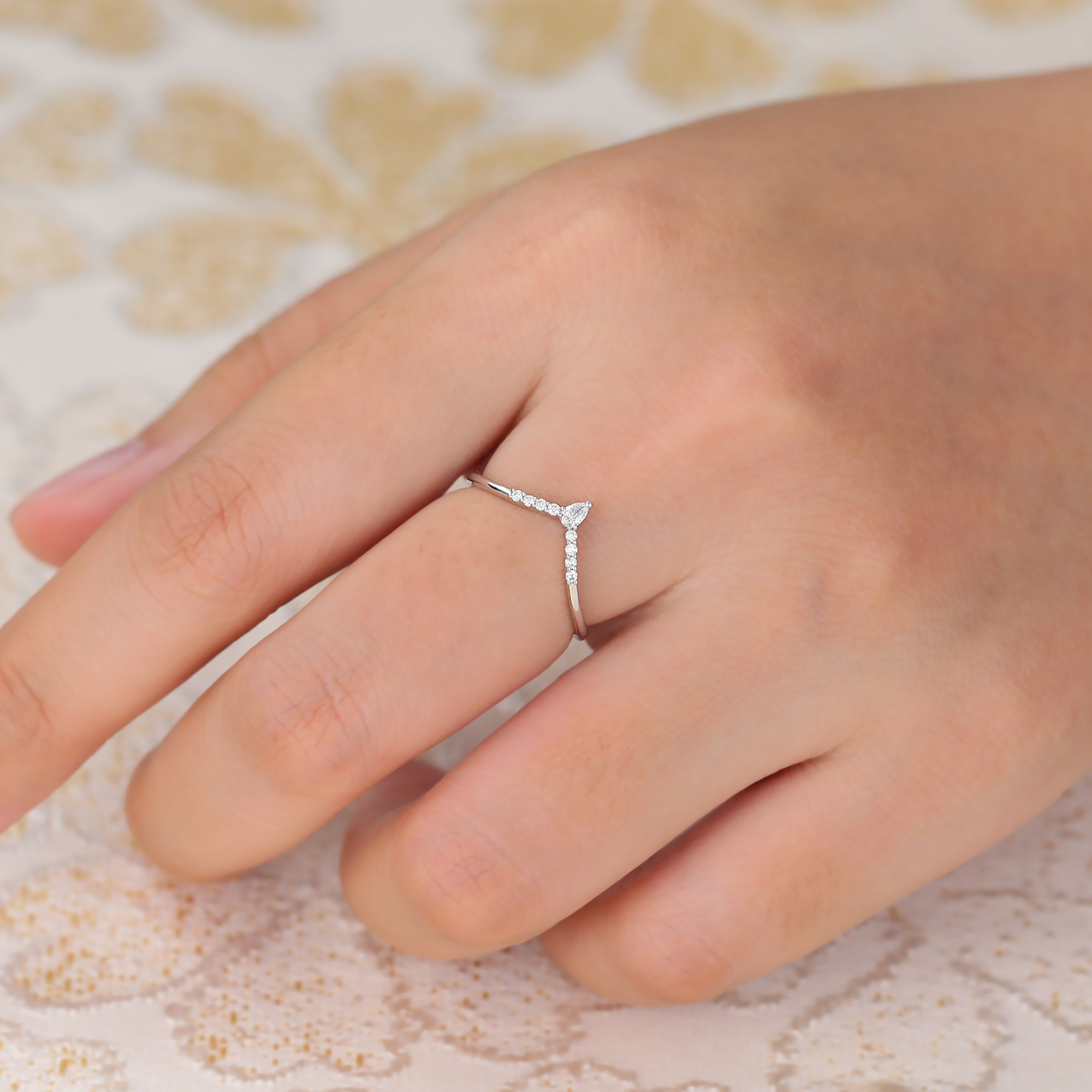 Juyoyo Moissanite Curved Wedding Band Vintage Pave Stackable Ring in 14K White Gold