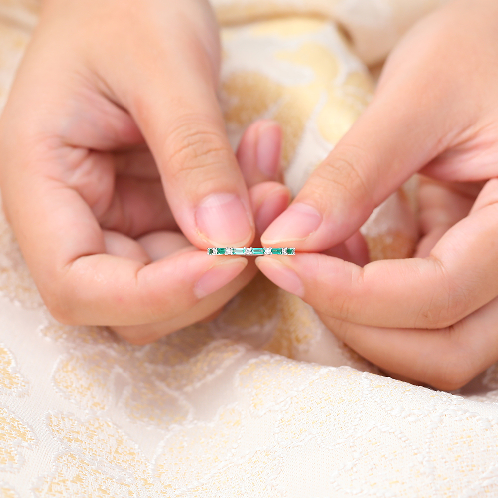 Juyoyo Baguette Lab Emerald and Round Diamond Alternating Wedding Band