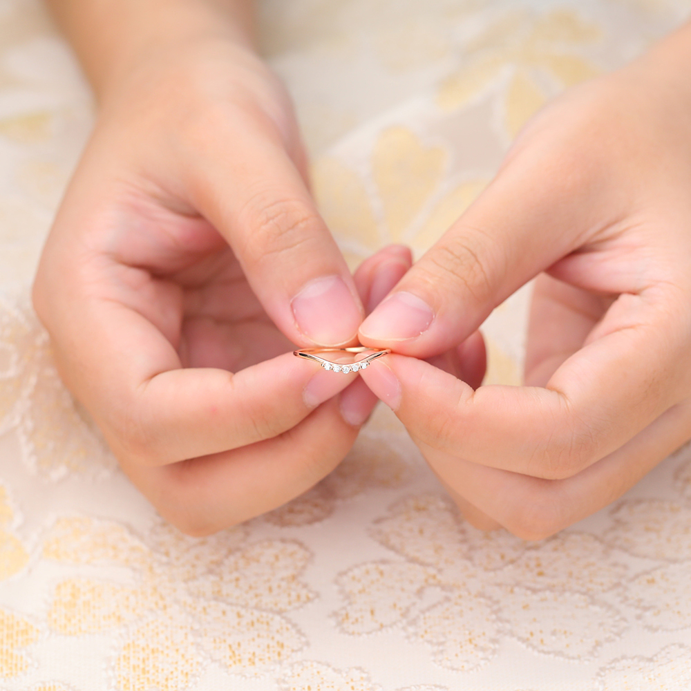 Juyoyo Dainty Moissanite Contour Wedding Band 5 Stones Stacking Promise Anniversary Ring Gift