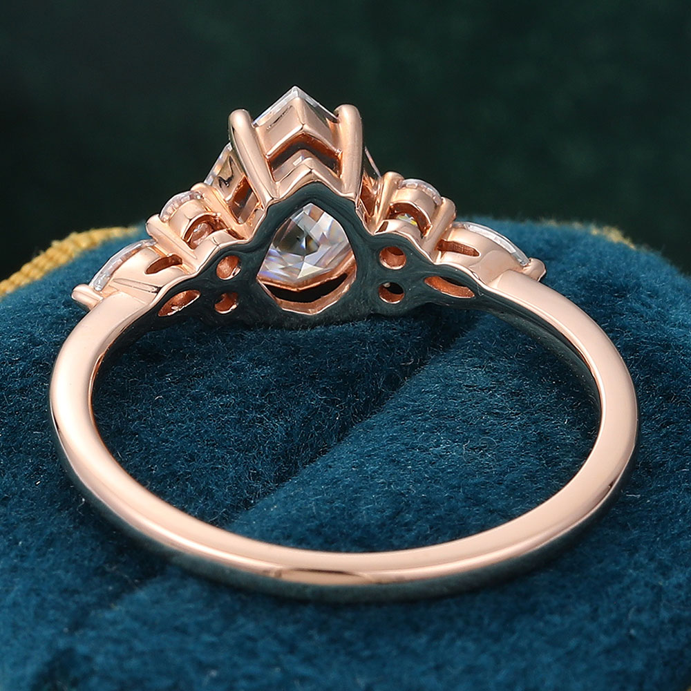 Juyoyo Shield Cut Moissanite Prong Set Engagement Ring Classic Cluster Bridal Ring Rose Gold