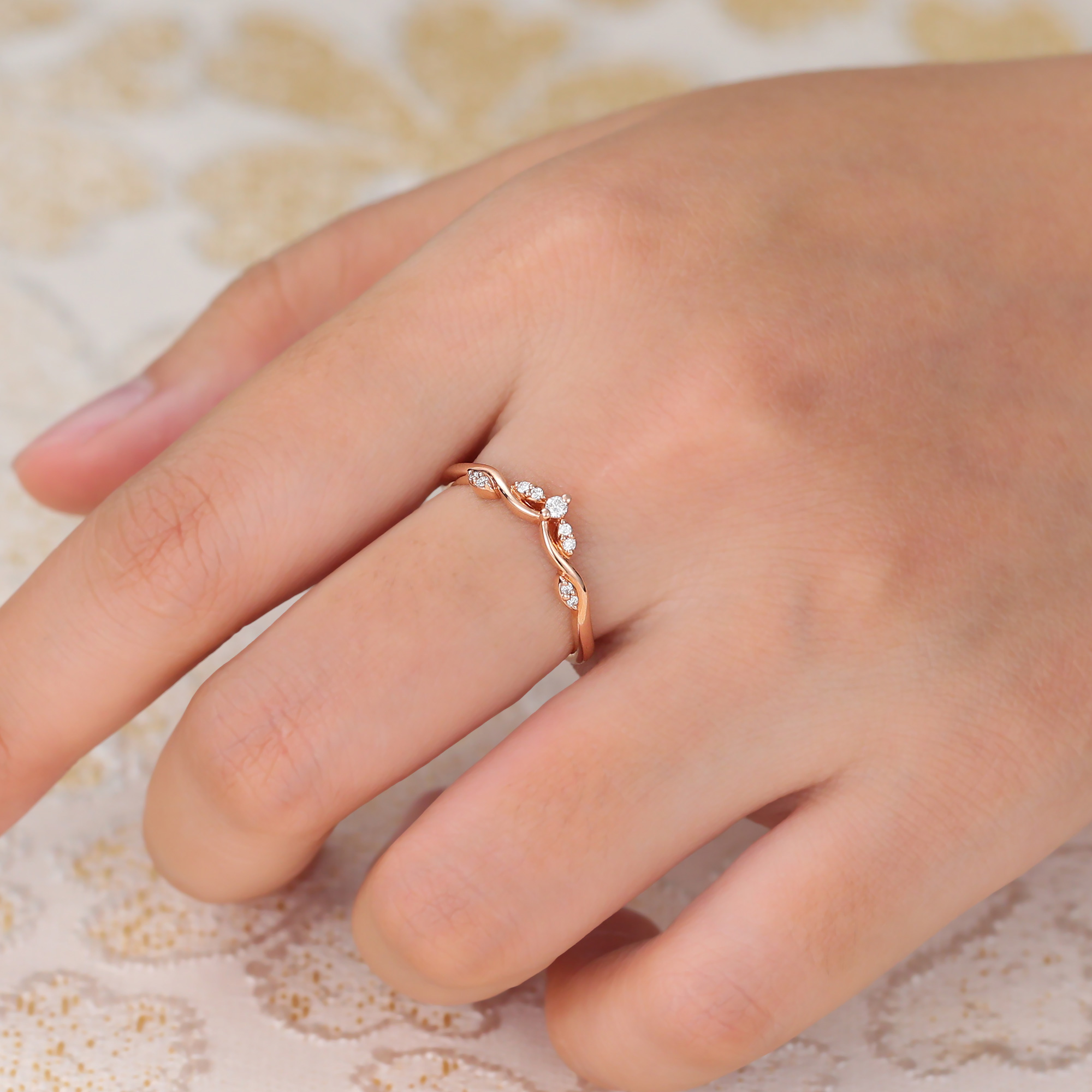 Juyoyo Unique Moissanite Ring Rose Gold Curved Wedding Band