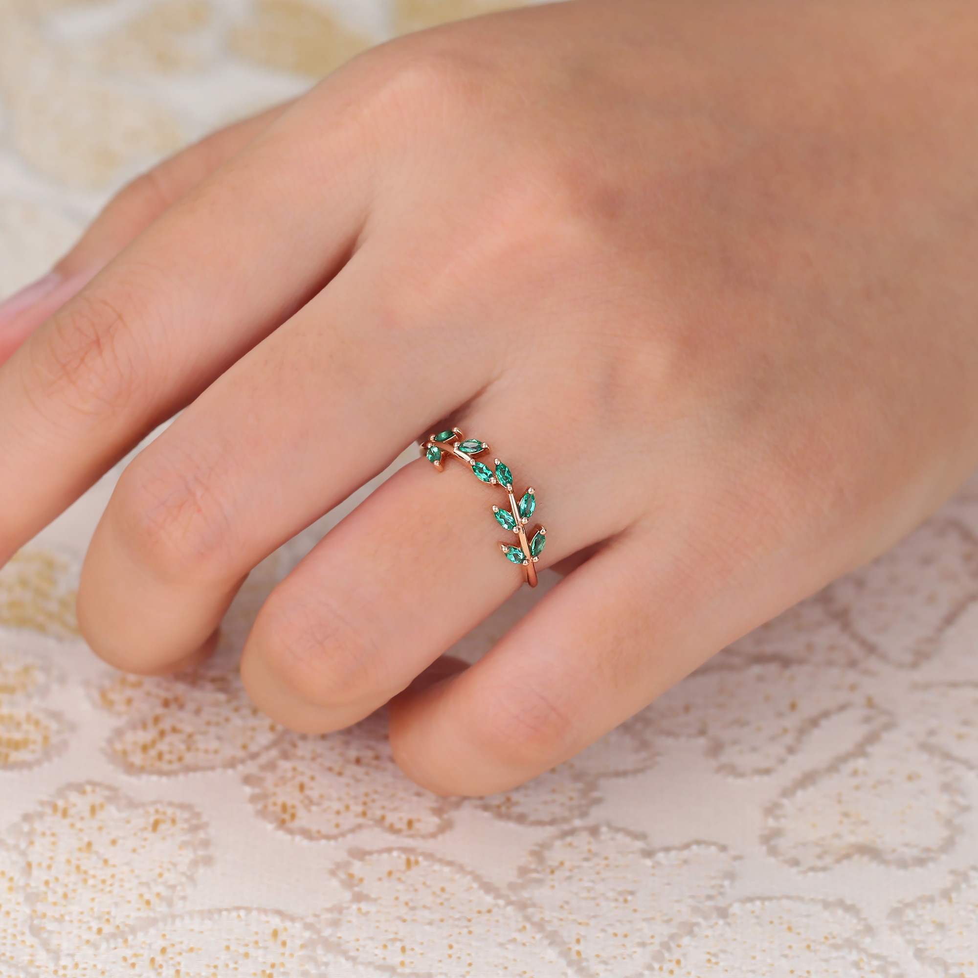 Juyoyo Marquise Cut Emerald Curved Wedding Band Leaf Nature Inspired Stacking Ring Rose Gold