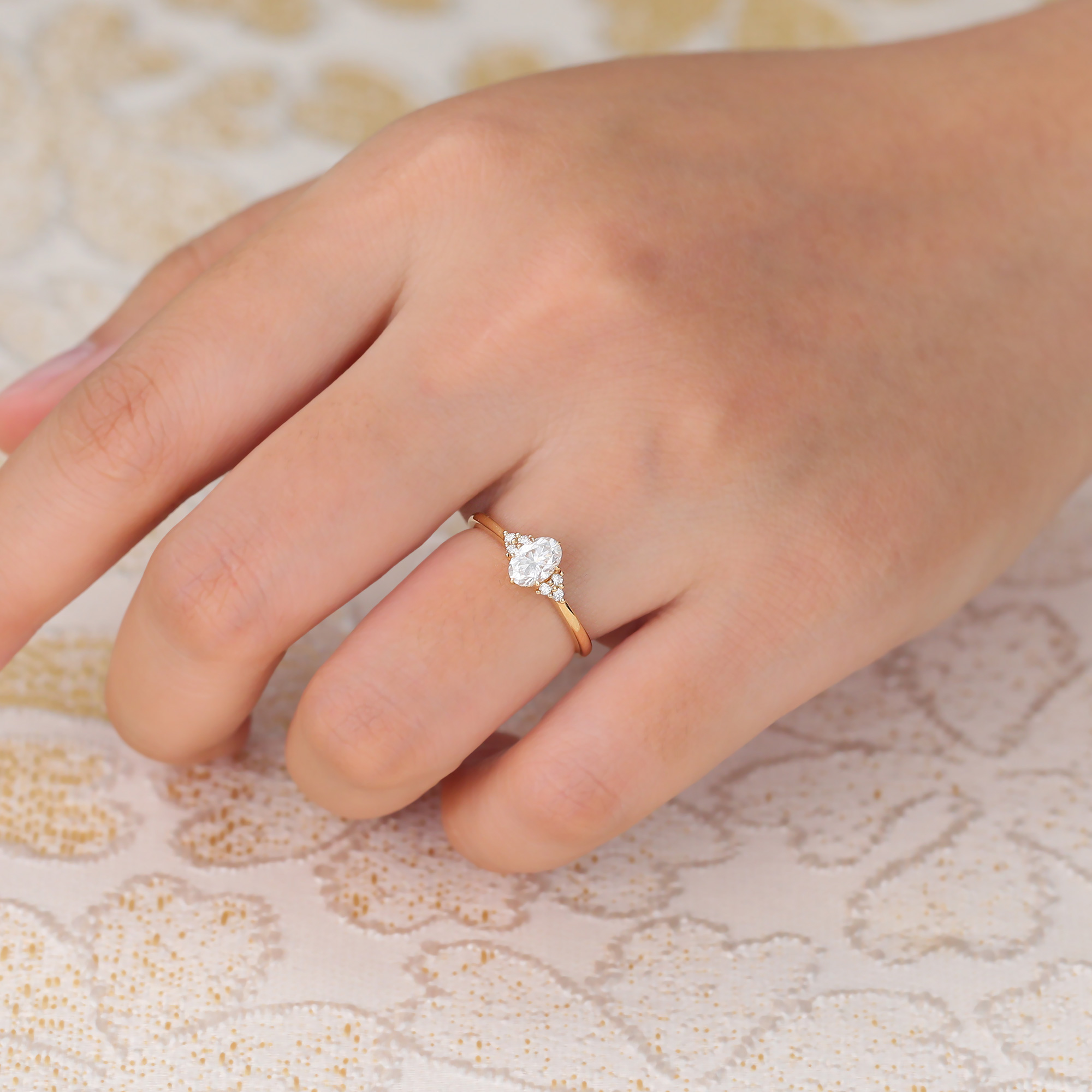 Juyoyo Six Prong Oval Cut Moissanite Engagement Ring with Diamond Accents