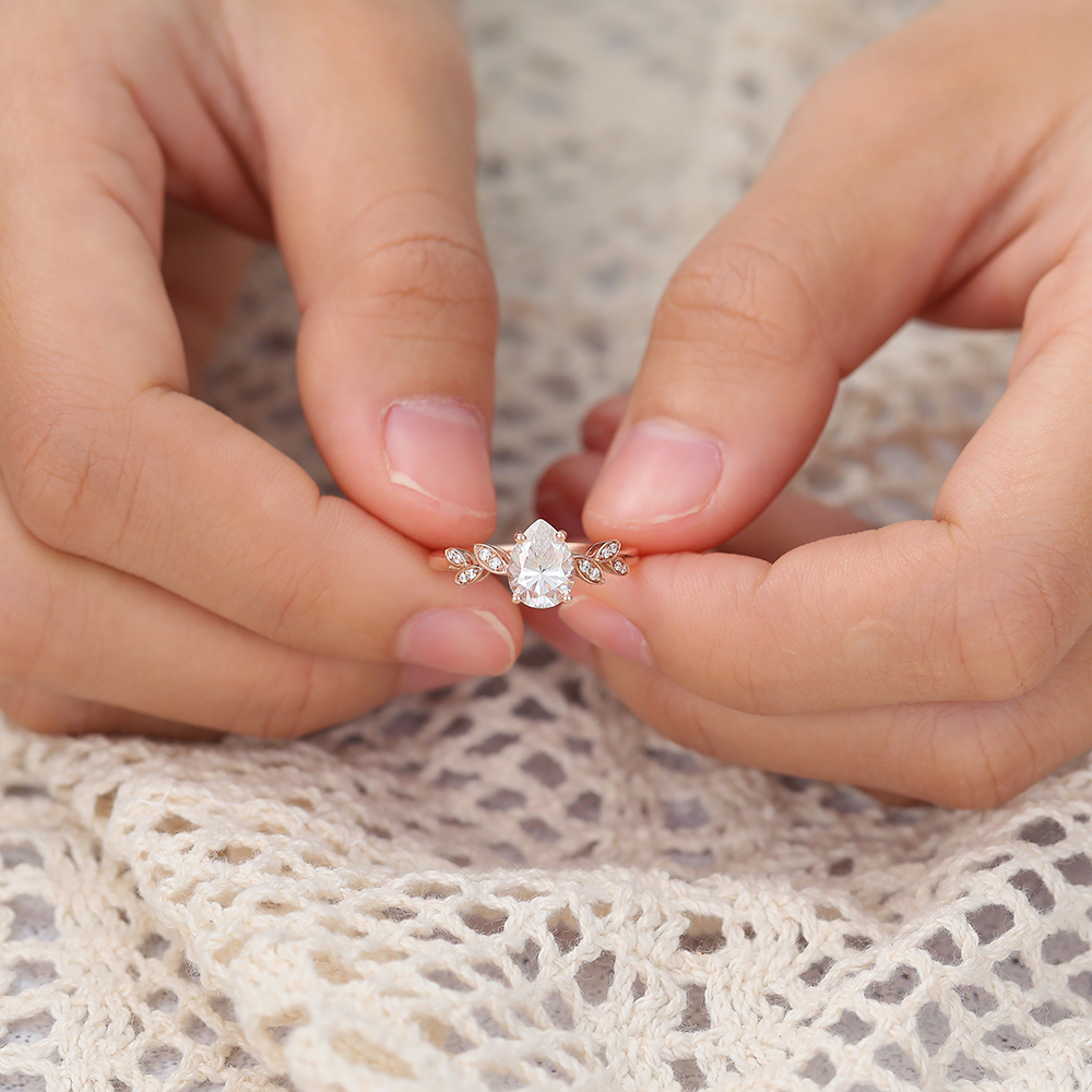 Juyoyo Pear Shaped Moissanite Engagement Ring Navette Accented Bridal Ring