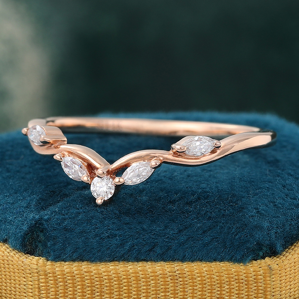 Juyoyo Moissanite Curved Wedding Band Women Vintage Stackable Wedding Ring 14K Rose Gold