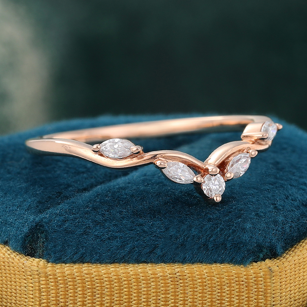 Juyoyo Moissanite Curved Wedding Band Women Vintage Stackable Wedding Ring 14K Rose Gold