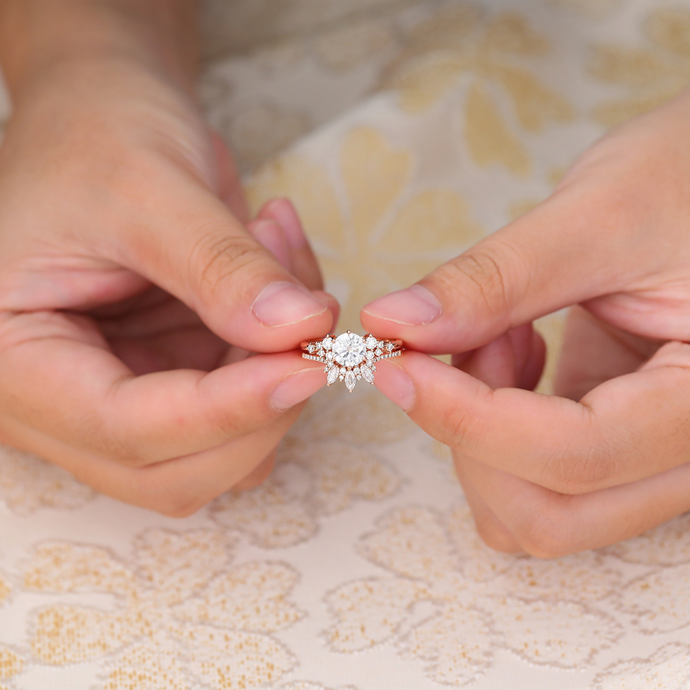 Juyoyo Moissanite Bridal Ring Set with Curved Wedding Band Vintage Engagement Ring Set - 2pcs