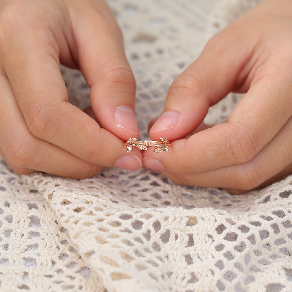 Juyoyo 14K Rose Gold Moissanite Diamond Curved Wedding Band Leaf Vine Stacking Ring for Women