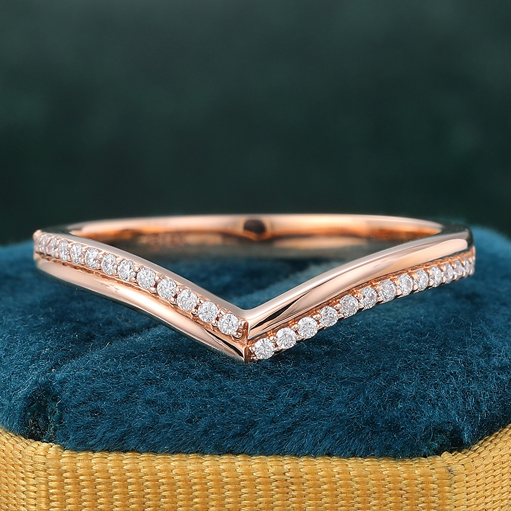 Juyoyo V-Shaped Pavé Moissanite Wedding Band Curved Wedding Ring 14K Rose Gold